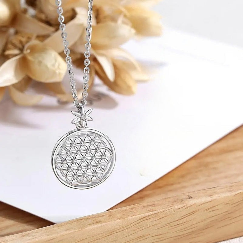Collier Fleur de vie Femme en argent 925 avec pendentif orné de zircons suspendu