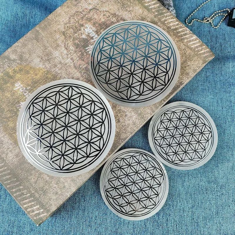 Lot de 4 Fleurs de vie en Sélénite de 8cm et 10cm avec motif en argent