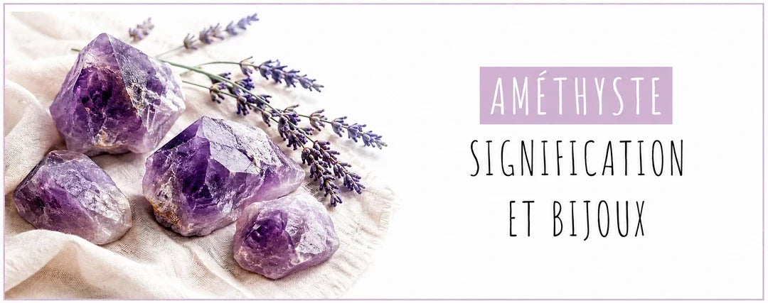 Améthyste : signification et bijoux, cristaux violets sur un fond clair