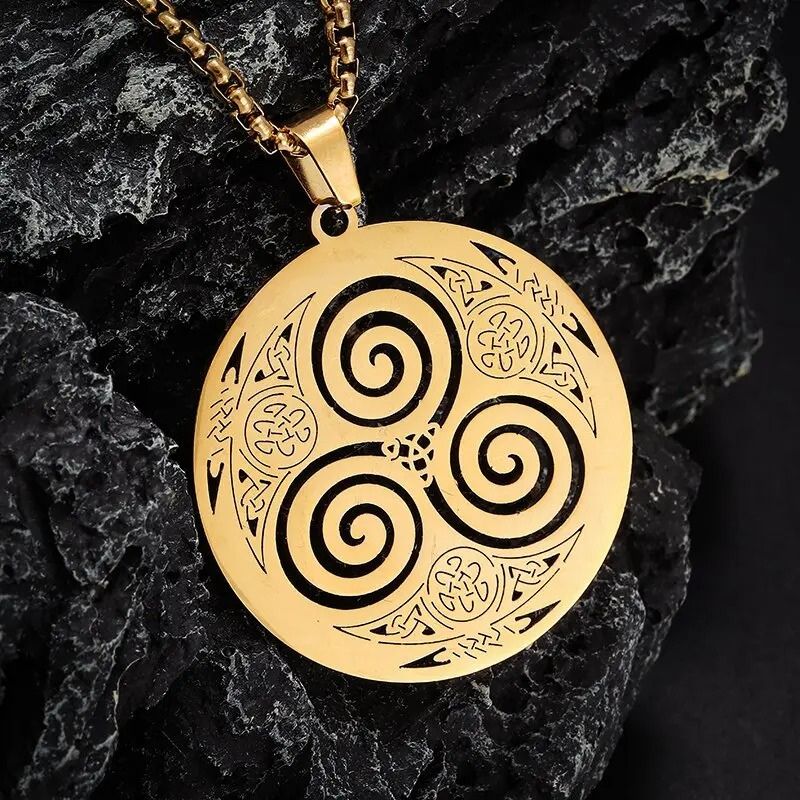 collier triskel or