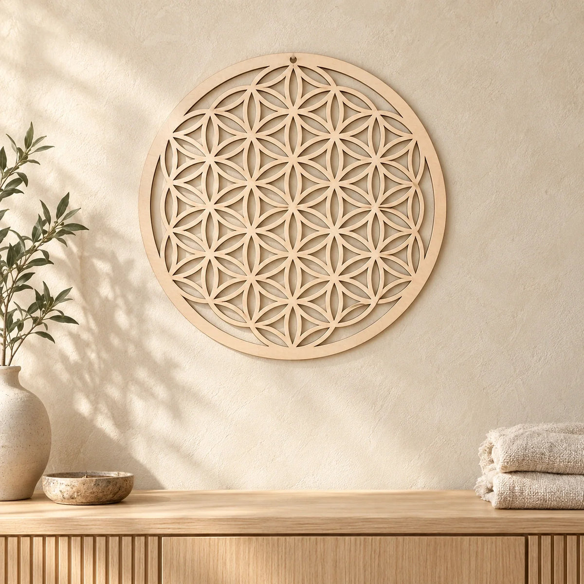 Fleur de vie murale en bois de 30,5 cm dans un intérieur zen