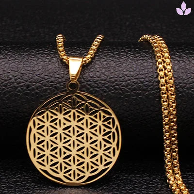 Détail du pendentif fleur de vie or et de sa chaîne