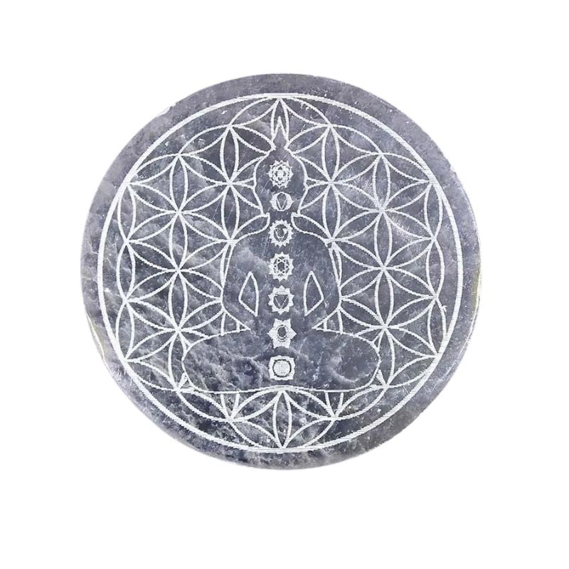 Plaque de rechargement Sélénite Fleur de vie avec motif Bouddha et 7 chakras gravés.