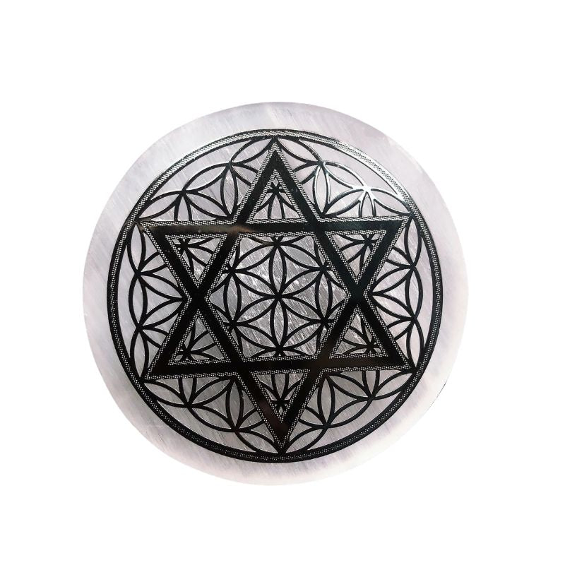 Plaque en sélénite de recharge avec motifs noirs Fleur de vie et Etoile de David superposés