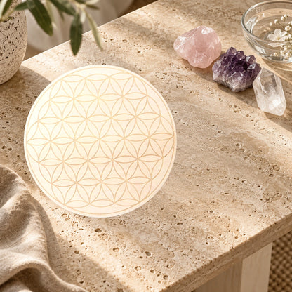 Plateau fleur de vie de 15 cm dans un décor avec pierres naturelles