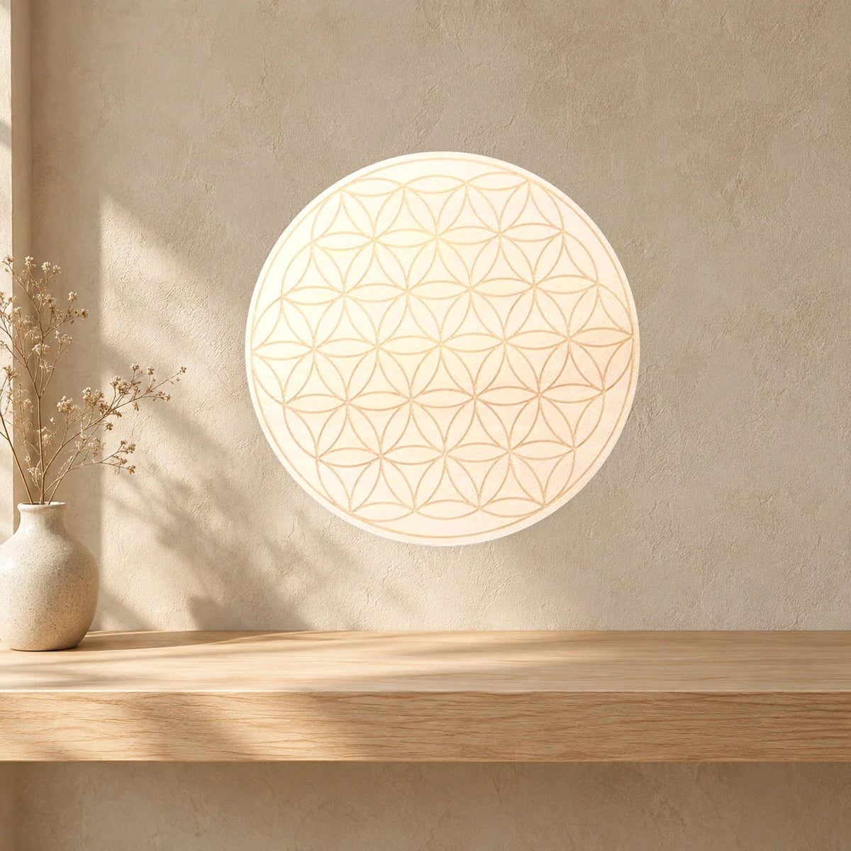 Plateau fleur de vie en bois de 20 cm dans un décor beige